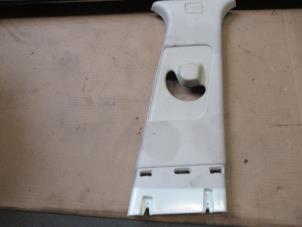 Gebruikte B-stijl rechts Landrover Range Rover Evoque (LVJ/LVS) 2.2 TD4 16V 5-drs. Prijs € 30,25 Inclusief btw aangeboden door Garage Callant