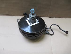 Gebruikte Rembekrachtiger Landrover Range Rover Evoque (LVJ/LVS) 2.2 TD4 16V 5-drs. Prijs € 60,50 Inclusief btw aangeboden door Garage Callant