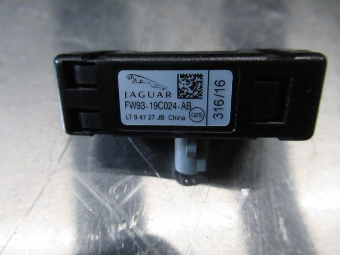 Gebruikte Antenne bluetooth Jaguar F-Pace 2.0 D 180 16V AWD Prijs € 18,15 Inclusief btw aangeboden door Garage Callant