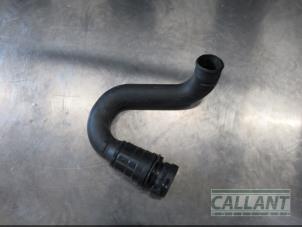 Gebruikte Luchtinlaat slang Jaguar F-Pace 2.0 D 180 16V AWD Prijs € 30,25 Inclusief btw aangeboden door Garage Callant