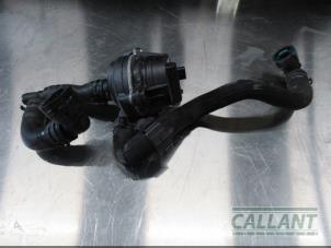 Gebruikte Extra waterpomp Jaguar F-Pace 2.0 D 180 16V AWD Prijs € 60,50 Inclusief btw aangeboden door Garage Callant