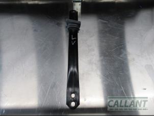 Gebruikte Steun (diversen) Jaguar F-Pace 2.0 D 180 16V AWD Prijs € 30,25 Inclusief btw aangeboden door Garage Callant