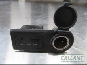 Gebruikte AUX/USB aansluiting Kia Venga 1.4 CRDi 16V Prijs € 18,15 Inclusief btw aangeboden door Garage Callant