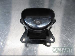 Gebruikte Handrem schakelaar Jaguar XJ (X350) 2.7d V6 24V Prijs € 24,20 Inclusief btw aangeboden door Garage Callant