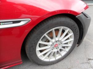 Gebruikte Voorscherm rechts Jaguar XE 2.0 D E-Performance 16V Prijs € 151,25 Inclusief btw aangeboden door Garage Callant