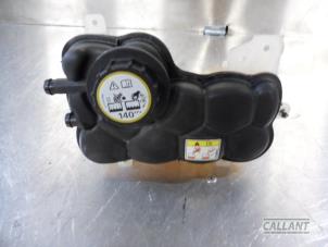 Gebruikte Expansievat Jaguar XE 2.0 D E-Performance 16V Prijs € 30,25 Inclusief btw aangeboden door Garage Callant