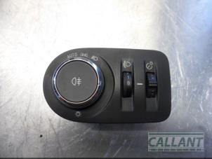 Gebruikte Schakelaar Licht Opel Corsa F (UB/UH/UP) 1.2 12V 75 Prijs € 42,35 Inclusief btw aangeboden door Garage Callant