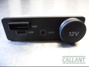 Gebruikte AUX/USB aansluiting Landrover Range Rover Evoque (LVJ/LVS) 2.0 D 180 16V Prijs € 30,25 Inclusief btw aangeboden door Garage Callant