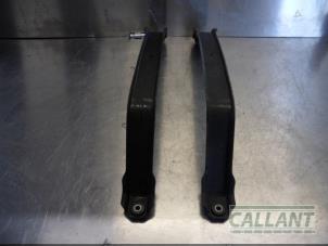 Gebruikte Brandstoftank beugel Landrover Range Rover Velar (LY) 3.0 D300 AWD Prijs € 24,20 Inclusief btw aangeboden door Garage Callant