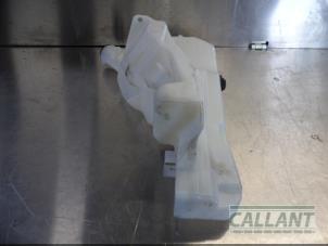 Gebruikte Ruitensproeiertank voor Landrover Range Rover Velar (LY) 3.0 D300 AWD Prijs € 60,50 Inclusief btw aangeboden door Garage Callant