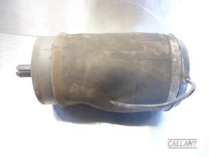 Gebruikte Luchtbalg Landrover Discovery V (LR) 2.0 Td4 16V Prijs € 181,50 Inclusief btw aangeboden door Garage Callant