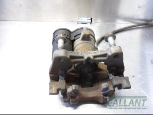 Gebruikte Remklauw (Tang) rechts-achter Jaguar XE 2.0d 180 16V Prijs € 90,75 Inclusief btw aangeboden door Garage Callant