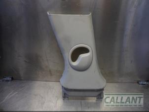 Gebruikte Stijlbekleding midden-links Landrover Range Rover Velar (LY) 2.0 16V P250 AWD Prijs € 30,25 Inclusief btw aangeboden door Garage Callant