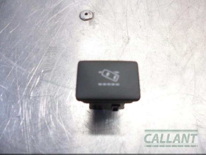 Schakelaar (diversen) van een Toyota Yaris III (P13) 1.5 16V Dual VVT-iE 2017