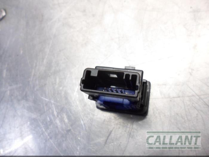 Schakelaar (diversen) van een Toyota Yaris III (P13) 1.5 16V Dual VVT-iE 2017