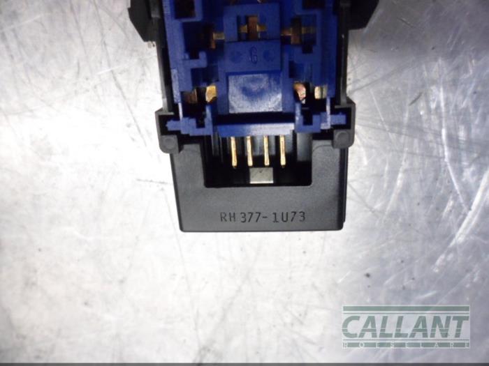 Schakelaar (diversen) van een Toyota Yaris III (P13) 1.5 16V Dual VVT-iE 2017