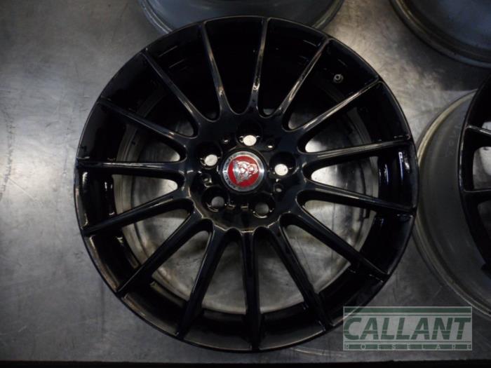 Velgen set van een Jaguar XE 2.0 D E-Performance 16V 2018