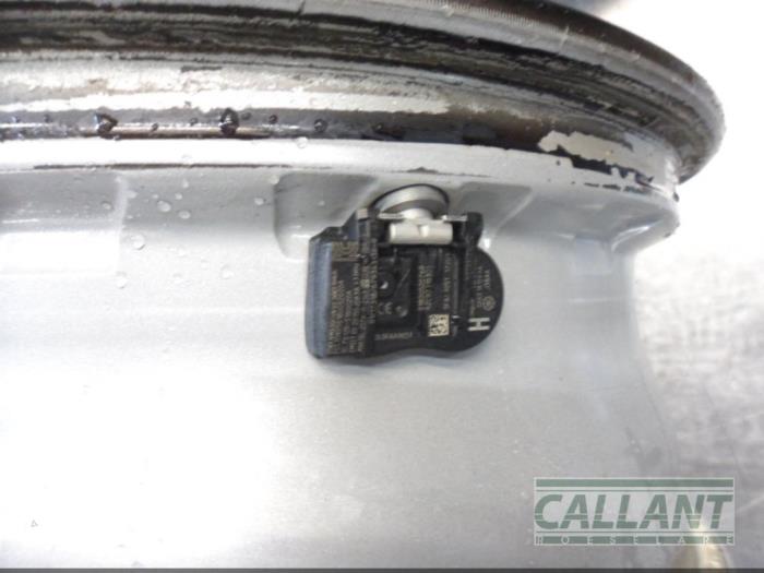 Velgen set van een Jaguar XE 2.0 D E-Performance 16V 2018