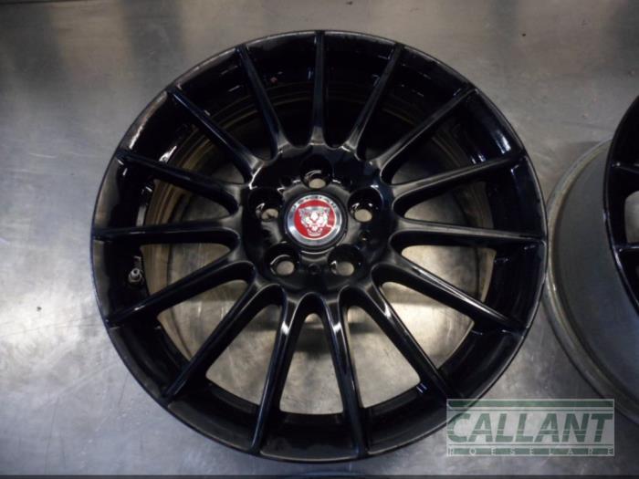 Velgen set van een Jaguar XE 2.0 D E-Performance 16V 2018