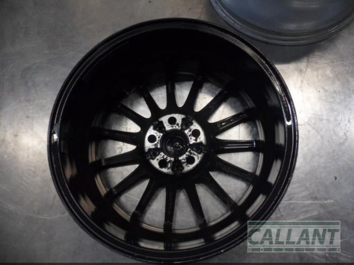 Velgen set van een Jaguar XE 2.0 D E-Performance 16V 2018