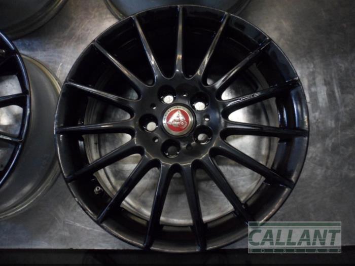 Velgen set van een Jaguar XE 2.0 D E-Performance 16V 2018