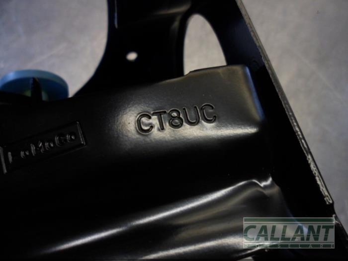 Rempedaal van een Land Rover Freelander II 2.2 eD4 16V 2013