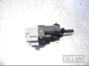 Gebruikte Remlicht Schakelaar Landrover Freelander II 2.2 eD4 16V Prijs € 12,10 Inclusief btw aangeboden door Garage Callant