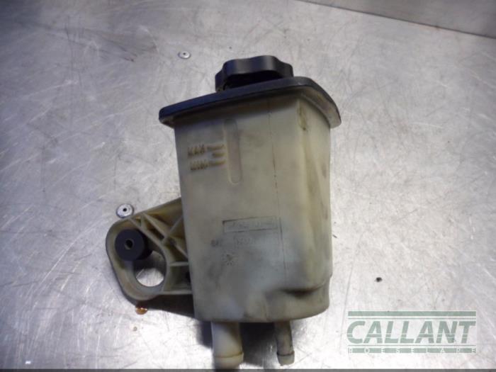 Gebruikte Servo Oliereservoir Jaguar XF (CC9) 2.7 D V6 24V Prijs € 30,25 Inclusief btw aangeboden door Garage Callant