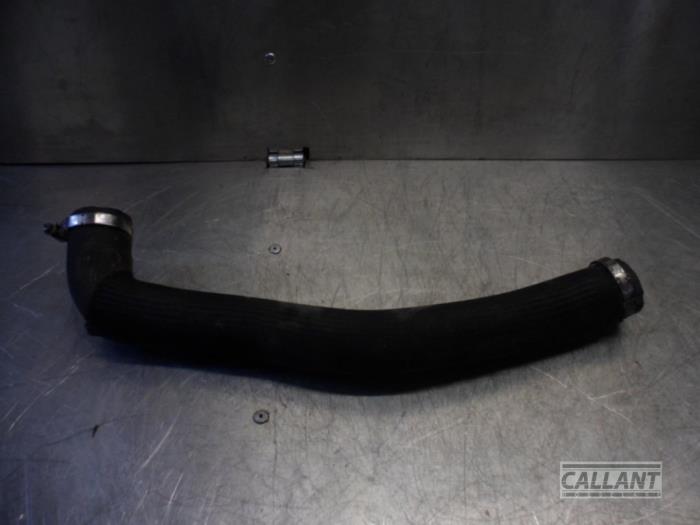 Gebruikte Intercooler Slang Peugeot 5008 II (M4/MC/MJ/MR) 2.0 BlueHDi 150 16V Prijs € 30,25 Inclusief btw aangeboden door Garage Callant