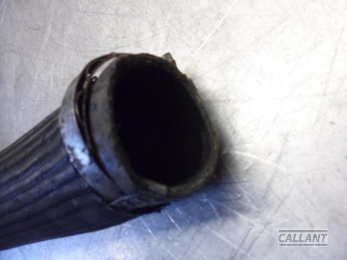 Intercooler Slang van een Peugeot 5008 II (M4/MC/MJ/MR) 2.0 BlueHDi 150 16V 2018
