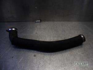 Intercooler Slang van een Peugeot 5008 II (M4/MC/MJ/MR) 2.0 BlueHDi 150 16V 2018