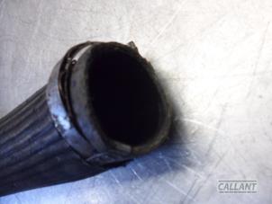 Intercooler Slang van een Peugeot 5008 II (M4/MC/MJ/MR) 2.0 BlueHDi 150 16V 2018