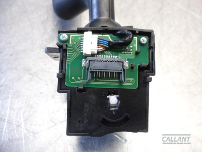 Richtingaanwijzer Schakelaar van een Land Rover Range Rover Velar (LY) 3.0 D300 AWD 2018