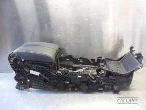 Gebruikte Middenconsoles Landrover Range Rover Velar (LY) 3.0 D300 AWD Prijs € 151,25 Inclusief btw aangeboden door Garage Callant