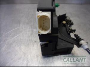 Gebruikte Deurslot Mechaniek 4Deurs links-achter Landrover Range Rover III (LM) 4.4 V8 32V Prijs € 60,50 Inclusief btw aangeboden door Garage Callant