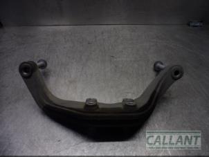 Gebruikte Steun (diversen) Jaguar E-Pace 2.0 D 150 16V AWD Prijs € 30,25 Inclusief btw aangeboden door Garage Callant