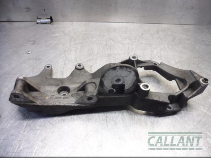 Gebruikte Dynamosteun boven Landrover Range Rover Evoque (LVJ/LVS) 2.2 TD4 16V 5-drs. Prijs € 30,25 Inclusief btw aangeboden door Garage Callant