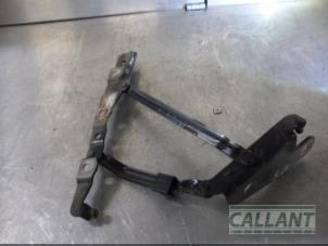 Gebruikte Achterklep Scharnier Jaguar XJ (X350) 2.7d V6 24V Prijs € 30,25 Inclusief btw aangeboden door Garage Callant