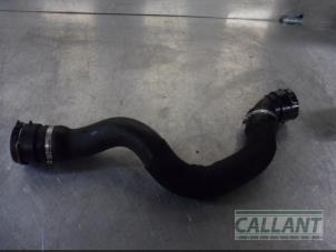 Gebruikte Koelwaterslang Jaguar XE 2.0d 180 16V Prijs € 18,15 Inclusief btw aangeboden door Garage Callant