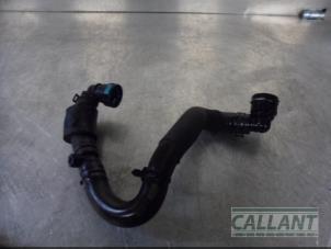 Gebruikte Waterpijp Jaguar XE 2.0d 180 16V Prijs € 24,20 Inclusief btw aangeboden door Garage Callant