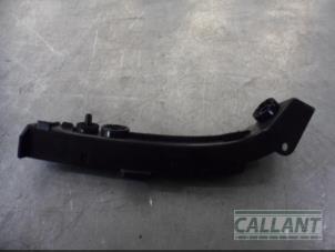 Gebruikte Bumpersteun links-achter Landrover Range Rover Velar (LY) 3.0 D300 AWD Prijs € 12,10 Inclusief btw aangeboden door Garage Callant