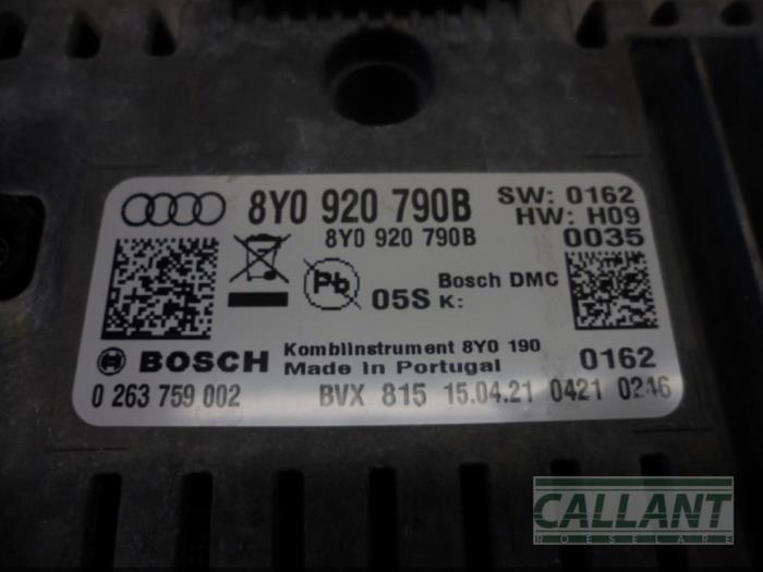 Kilometerteller KM van een Audi A3 Sportback (8YA) 2.0 30 TDI 16V 2021