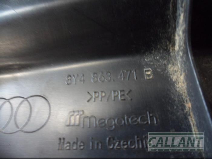 Bekleding achterinstap van een Audi A3 Sportback (8YA) 2.0 30 TDI 16V 2021