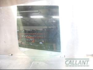 Gebruikte Deurruit 4Deurs rechts-achter Landrover Range Rover III (LM) 4.4 V8 32V Prijs € 60,50 Inclusief btw aangeboden door Garage Callant