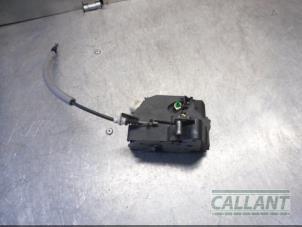 Gebruikte Deurslot Mechaniek 4Deurs links-achter Landrover Range Rover III (LM) 4.4 V8 32V Prijs € 60,50 Inclusief btw aangeboden door Garage Callant