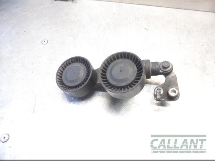Gebruikte Omlooprol multieriem Landrover Range Rover III (LM) 4.4 V8 32V Prijs € 60,50 Inclusief btw aangeboden door Garage Callant