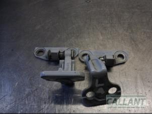 Gebruikte Scharnier deur links-achter Landrover Range Rover Evoque (LVJ/LVS) 2.2 TD4 16V Prijs € 30,25 Inclusief btw aangeboden door Garage Callant