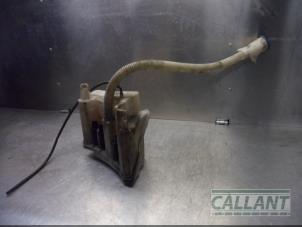 Gebruikte Ruitensproeiertank voor Landrover Range Rover III (LM) 4.4 V8 32V Prijs € 60,50 Inclusief btw aangeboden door Garage Callant