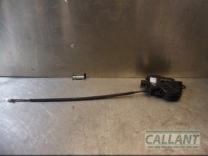 Gebruikte Sluithulpmotor portier rechts-voor Landrover Range Rover IV (LG) 3.0 TDV6 24V Prijs € 60,50 Inclusief btw aangeboden door Garage Callant