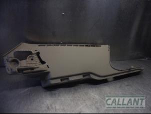 Gebruikte Kofferbakbekleding rechts Landrover Range Rover IV (LG) 3.0 TDV6 24V Prijs € 60,50 Inclusief btw aangeboden door Garage Callant